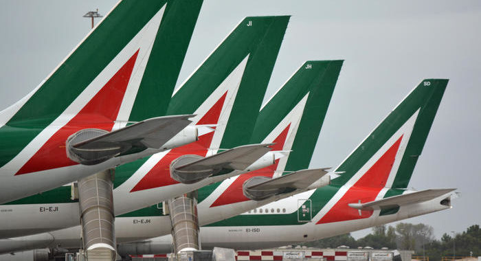 Alitalia: newco parte con 25-30 aerei