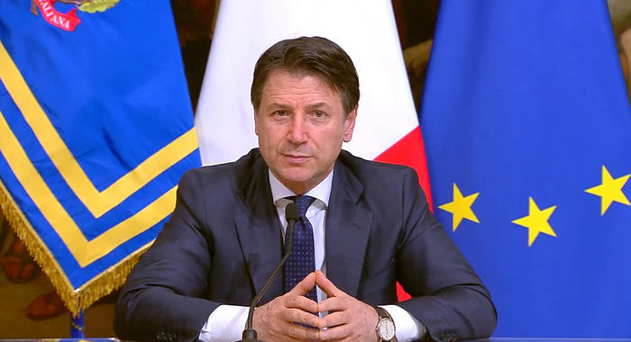 Conte domani pomeriggio alla Camera