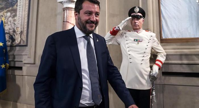 Coronavirus: Salvini, Parlamento apra