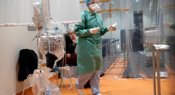 Francia, morto primo medico ospedale