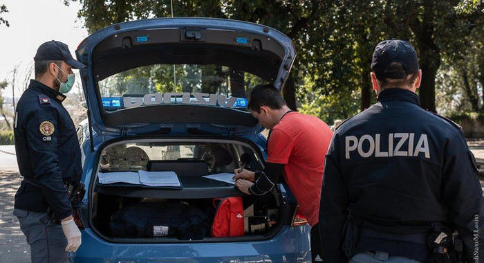 Ragazzo fermato 6 volte, foglio di via