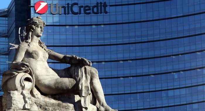 Unicredit: rinvia dividendo e buy back