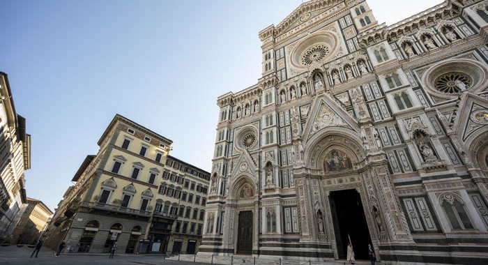 Betori ‘illumina’ Firenze con cero Duomo