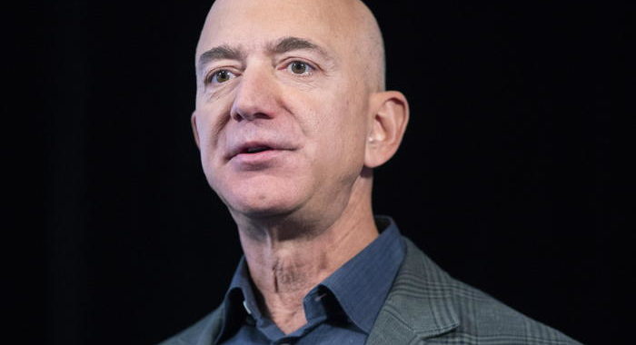 Bezos e Musk più ricchi con la pandemia