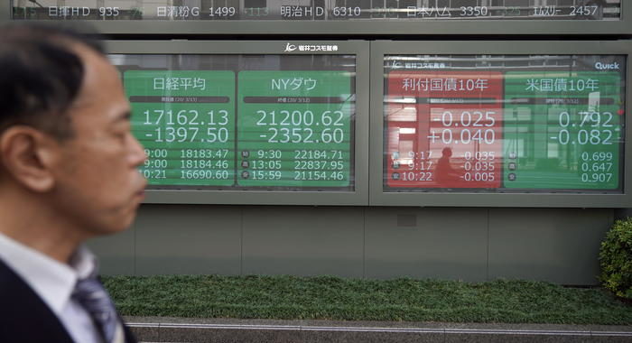 Borsa: Tokyo, apertura poco variata