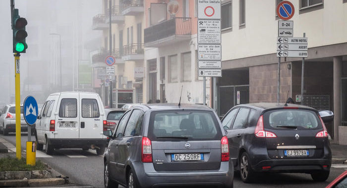 Coronvirus: smog in calo 50% in Europa