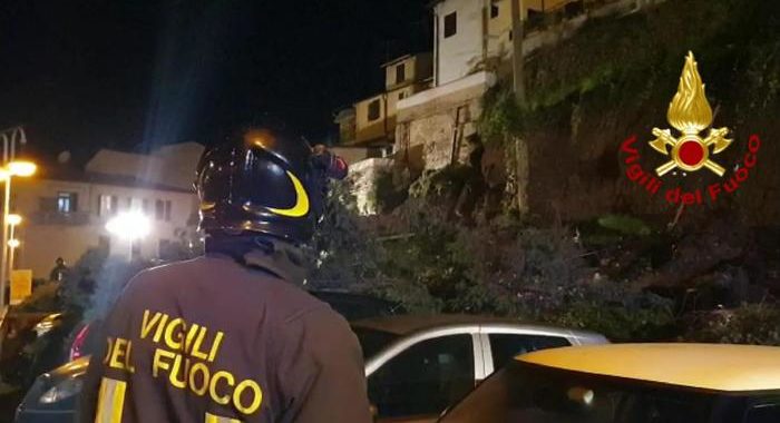 Crolla ponte in provincia Massa Carrara