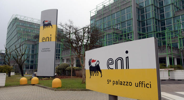 Eni, perde in trimestre 2,93 miliardi