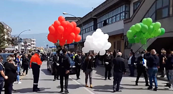 Folla coreo funebre,comune in quarantena