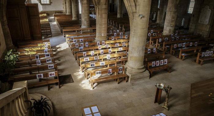 Francia, luoghi culto aperti,no funzioni