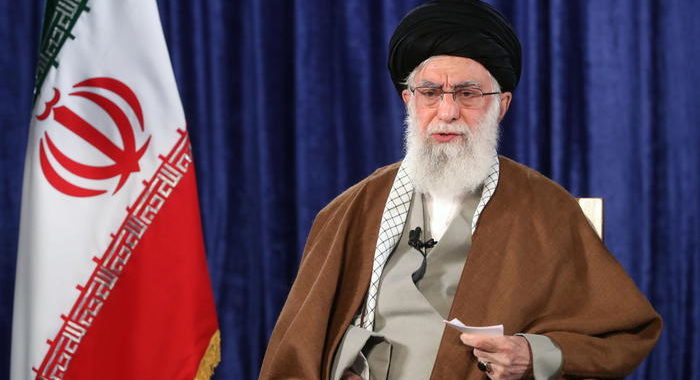 Khamenei, forze straniere sono minaccia