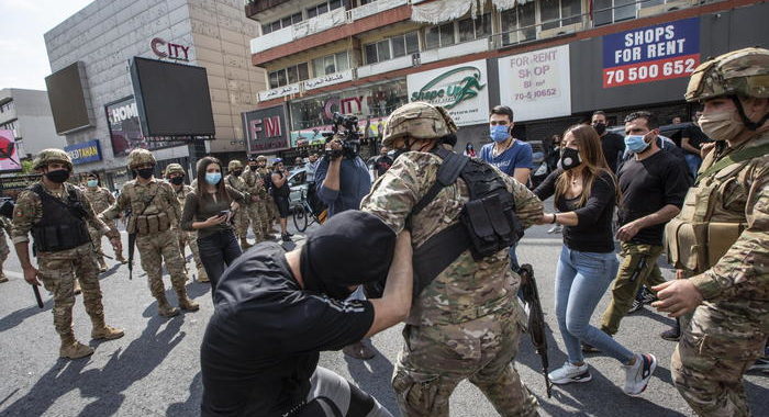 Libano: violente proteste a Beirut