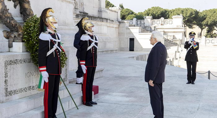 Mattarella,scuole aperte se in sicurezza