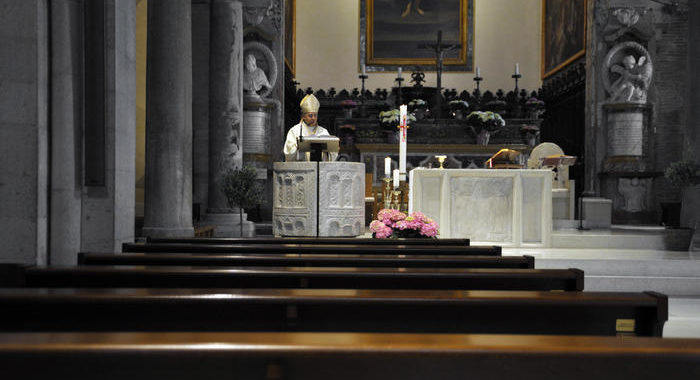 Messe e funerali, Cei tratta su ‘fase 2’