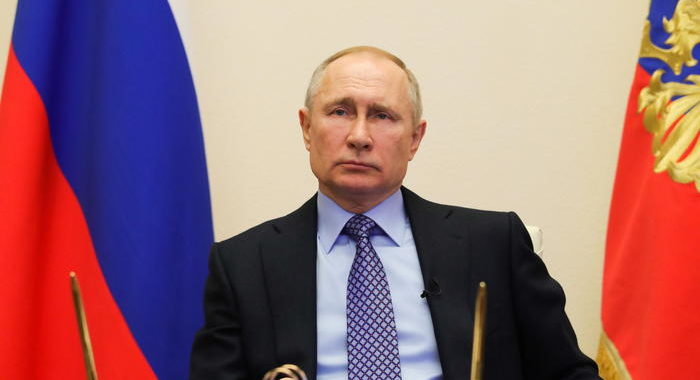 Putin,ad aprile stipendio senza lavorare