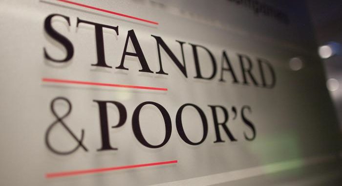 S&P, Grecia da ‘positiva’ a ‘stabile’