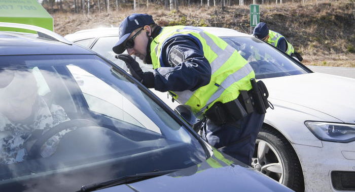 Tolti i blocchi stradali a Helsinki