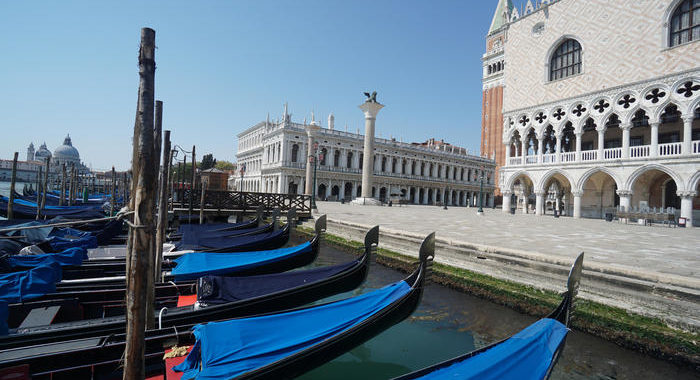 Venezia deserta, gira solo chi ha cane