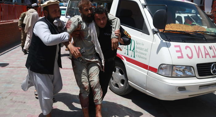 Afghanistan:kamikaze a funerale,24 morti