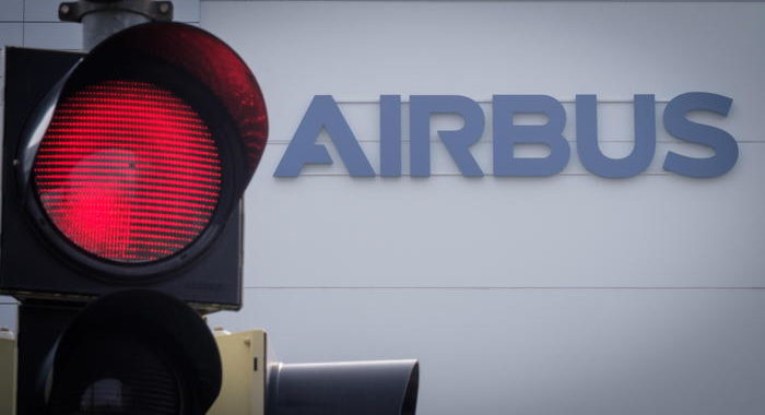 Airbus e Boeing studiano virus in aerei
