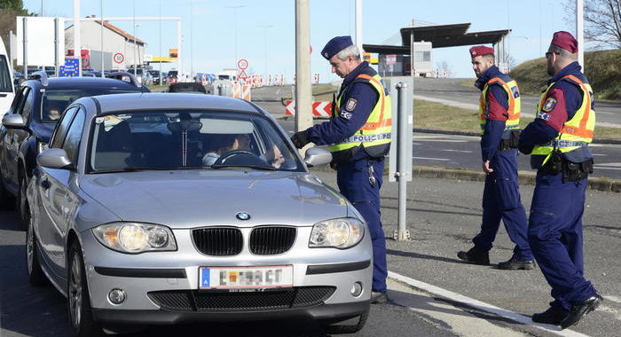 Austria prolunga controlli a frontiera