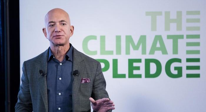 Bezos potrebbe essere il primo a valere 1.000 mld nel 2026