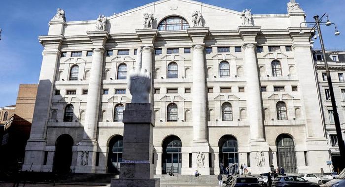 Borsa: Milano apre in calo, Ftse Mib -0,86%