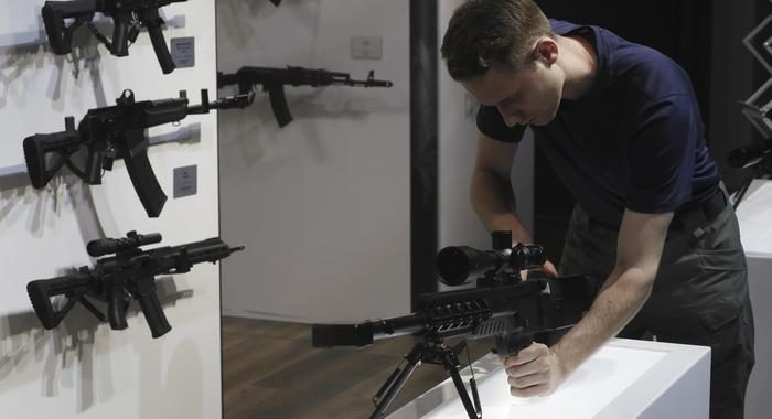 Canada vieta 1.500 modelli armi assalto