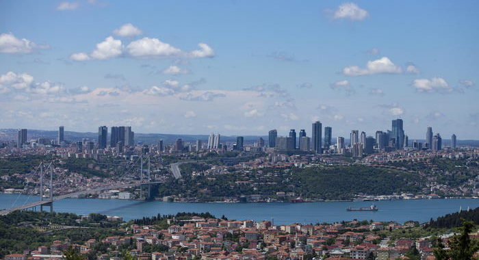Erdogan riapre isola Istanbul