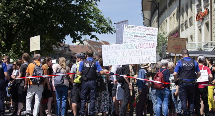 In Svizzera proteste contro lockdown