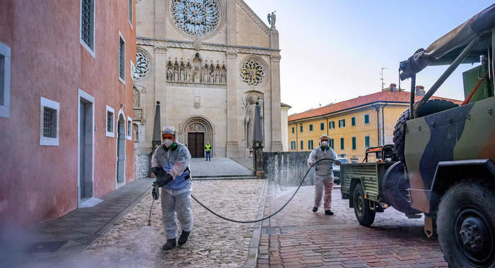 L’Esercito sanifica le chiese di Roma