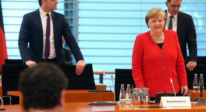 Merkel delega le riaperture ai Laender