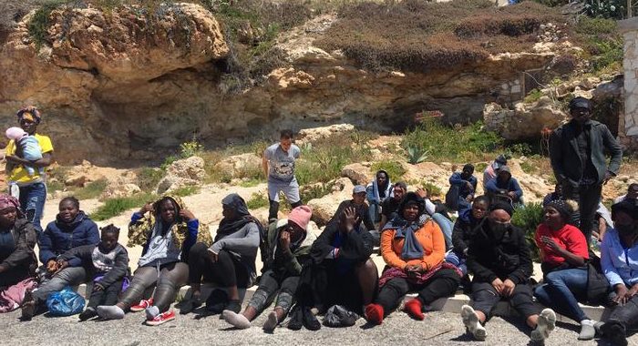 Migranti: 400 sbarcano nell’Agrigentino