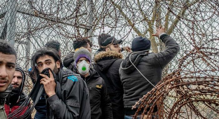 Migranti: Grecia rafforza i controlli