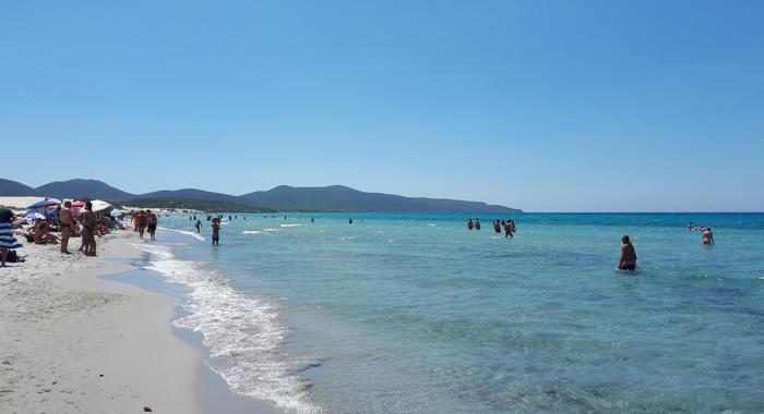 Spiagge aperte in Sardegna da oggi