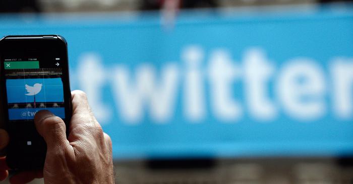 Twitter, etichette contro fake news