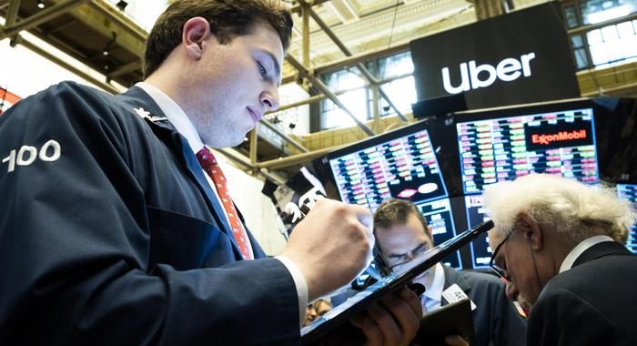 Uber, mascherine per clienti e autisti