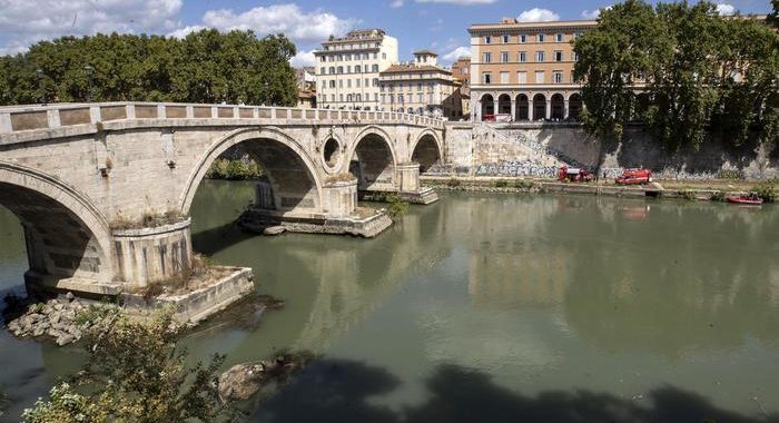 Ucciso su banchina Tevere in centro Roma