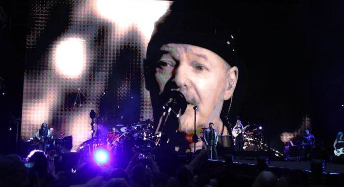 Vasco Rossi rimanda concerti di un anno, tour a giugno 2021