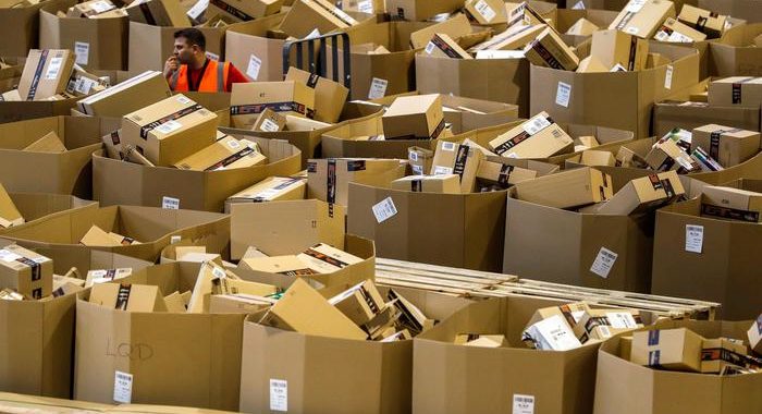 Amazon istituisce Unità contro crimini contraffazione