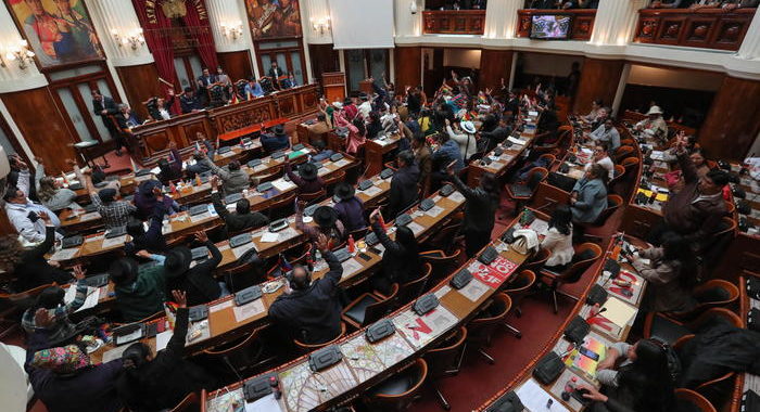 Bolivia: sì Parlamento legge voto 6/09