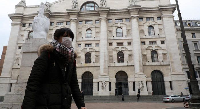 ++ Borsa: Milano parte in profondo rosso (-2,7%) ++