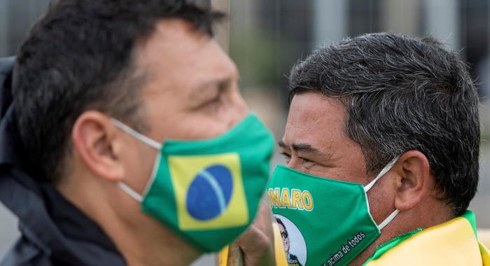 Brasile chiude i confini per altri 15 giorni