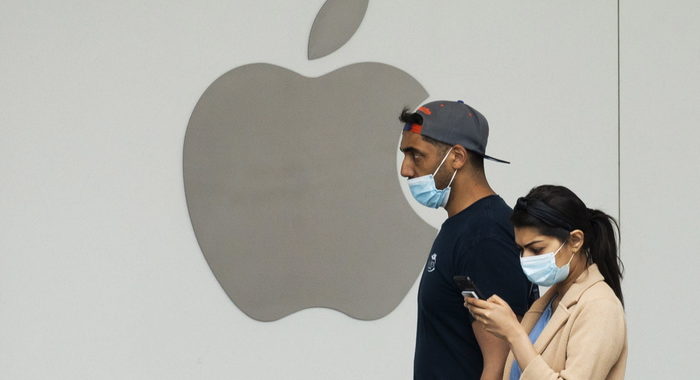 Coronavirus: Apple richiude negozi per boom casi in Usa