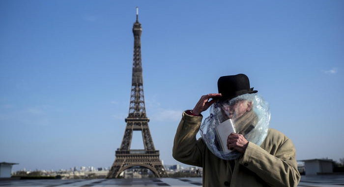 Coronavirus: Parigi riapre la Tour Eiffel