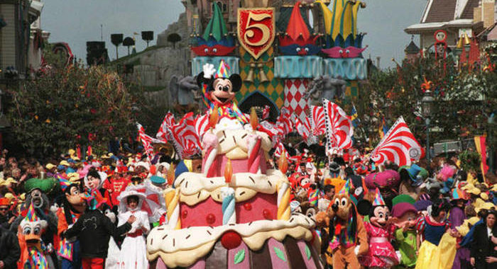 Disneyland Parigi riapre 15 luglio, mascherina obbligatoria