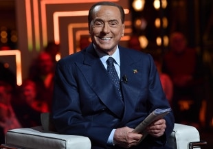 Governo, Berlusconi: “Sì a nuova maggioranza senza spaccare Centrodestra”