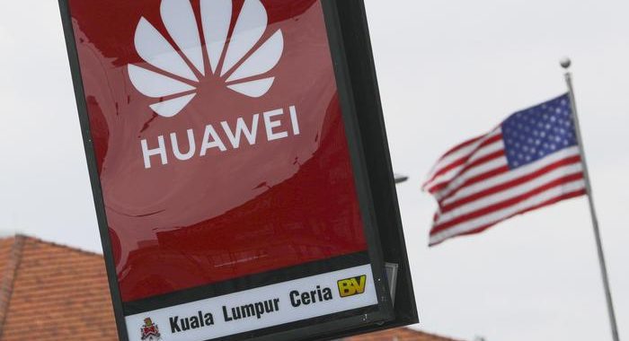 Huawei: Pentagono,compagnia sostenuta da forze armate cinesi