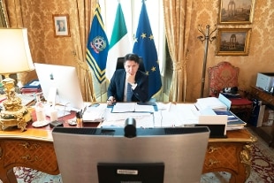 Libia, Conte sente Haftar: “Necessario cessate il fuoco immediato”