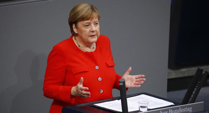 Merkel, Italia? I fondi Ue non prima del 2021